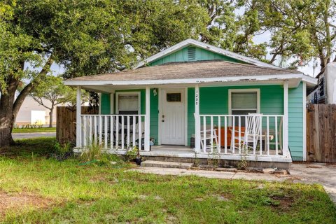 House in Clearwater, Florida 3 bedrooms, 84.73 sq.m. № 2342211