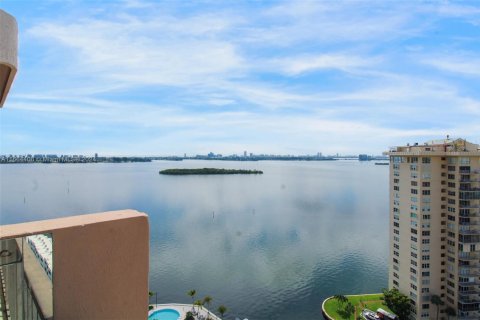 Condominio en alquiler en Miami, Florida, 1 dormitorio, 181.16 m2 № 2037523 - foto 10