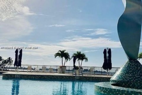 Condominio en alquiler en Miami, Florida, 1 dormitorio, 181.16 m2 № 2037523 - foto 13