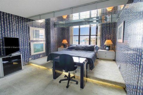 Condominio en alquiler en Miami, Florida, 1 dormitorio, 181.16 m2 № 2037523 - foto 4
