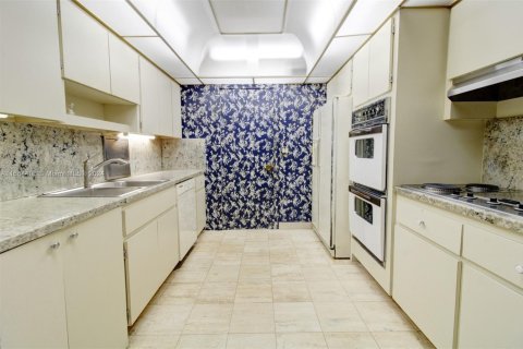 Condominio en alquiler en Miami, Florida, 1 dormitorio, 181.16 m2 № 2037523 - foto 6