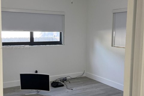 Villa ou maison à louer à North Miami Beach, Floride: 3 chambres, 164.34 m2 № 1987630 - photo 6