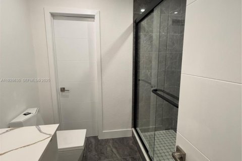 Villa ou maison à louer à North Miami Beach, Floride: 3 chambres, 164.34 m2 № 1987630 - photo 11