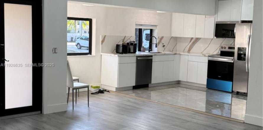 Villa ou maison à North Miami Beach, Floride 3 chambres, 164.34 m2 № 1987630