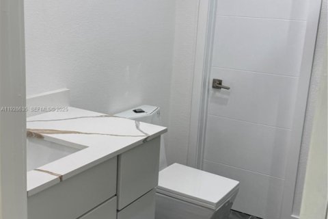 Villa ou maison à louer à North Miami Beach, Floride: 3 chambres, 164.34 m2 № 1987630 - photo 9