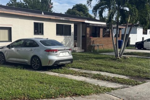 Villa ou maison à louer à North Miami Beach, Floride: 3 chambres, 164.34 m2 № 1987630 - photo 14