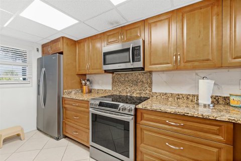 Condo in Cocoa Beach, Florida, 2 bedrooms  № 1765445 - photo 8