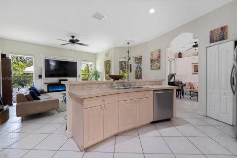 Villa ou maison à vendre à Royal Palm Beach, Floride: 3 chambres, 158.68 m2 № 1984102 - photo 13