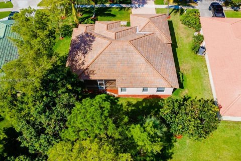 Villa ou maison à vendre à Royal Palm Beach, Floride: 3 chambres, 158.68 m2 № 1984102 - photo 27