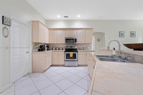 Villa ou maison à vendre à Royal Palm Beach, Floride: 3 chambres, 158.68 m2 № 1984102 - photo 14