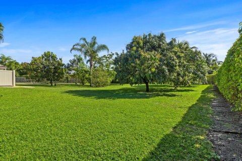 House in Delray Beach, Florida 5 bedrooms, 387.96 sq.m. № 1182309 - photo 1