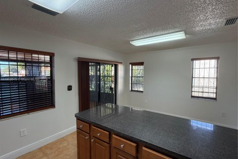 Снять в аренду виллу или дом в Майами, Флорида 3 спальни, 181.9м2, № 1957087 - фото 16