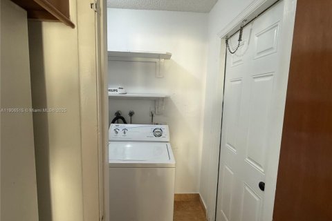 Снять в аренду виллу или дом в Майами, Флорида 3 спальни, 181.9м2, № 1957087 - фото 18