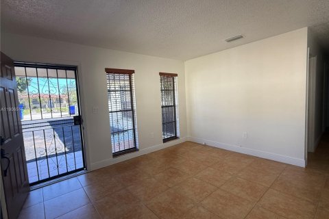 Снять в аренду виллу или дом в Майами, Флорида 3 спальни, 181.9м2, № 1957087 - фото 11