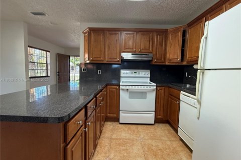 Снять в аренду виллу или дом в Майами, Флорида 3 спальни, 181.9м2, № 1957087 - фото 12