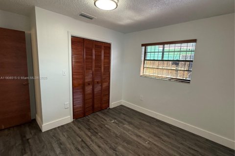 Снять в аренду виллу или дом в Майами, Флорида 3 спальни, 181.9м2, № 1957087 - фото 28