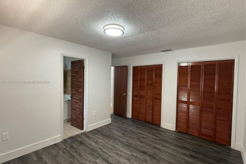 Снять в аренду виллу или дом в Майами, Флорида 3 спальни, 181.9м2, № 1957087 - фото 21