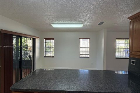 Снять в аренду виллу или дом в Майами, Флорида 3 спальни, 181.9м2, № 1957087 - фото 15