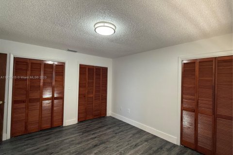 Снять в аренду виллу или дом в Майами, Флорида 3 спальни, 181.9м2, № 1957087 - фото 22