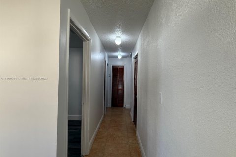 Снять в аренду виллу или дом в Майами, Флорида 3 спальни, 181.9м2, № 1957087 - фото 20