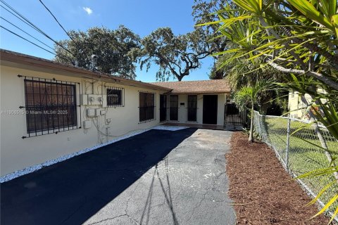 Снять в аренду виллу или дом в Майами, Флорида 3 спальни, 181.9м2, № 1957087 - фото 2