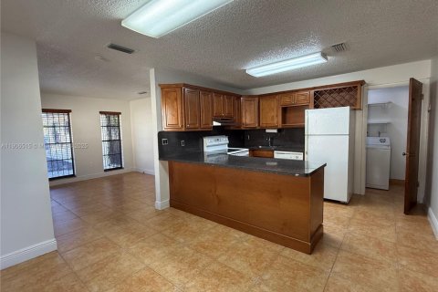 Снять в аренду виллу или дом в Майами, Флорида 3 спальни, 181.9м2, № 1957087 - фото 14