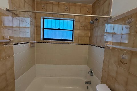 Снять в аренду виллу или дом в Майами, Флорида 3 спальни, 181.9м2, № 1957087 - фото 26