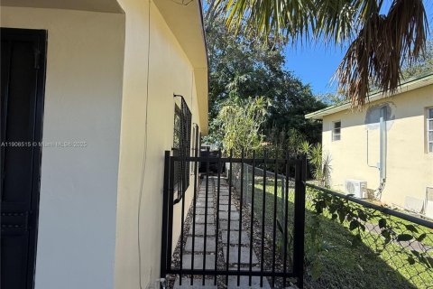 Снять в аренду виллу или дом в Майами, Флорида 3 спальни, 181.9м2, № 1957087 - фото 8