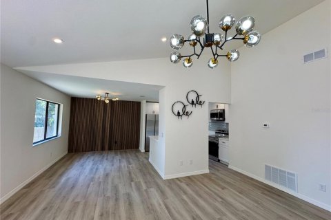 House in Orlando, Florida 3 bedrooms, 119.57 sq.m. № 2152328 - photo 28