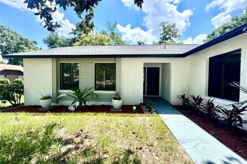House in Orlando, Florida 3 bedrooms, 119.57 sq.m. № 2152328 - photo 2