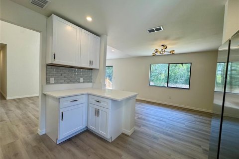 House in Orlando, Florida 3 bedrooms, 119.57 sq.m. № 2152328 - photo 17