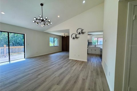House in Orlando, Florida 3 bedrooms, 119.57 sq.m. № 2152328 - photo 18