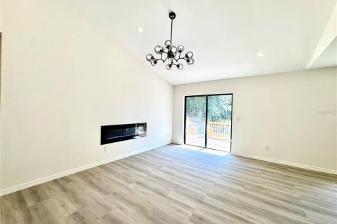 House in Orlando, Florida 3 bedrooms, 119.57 sq.m. № 2152328 - photo 11