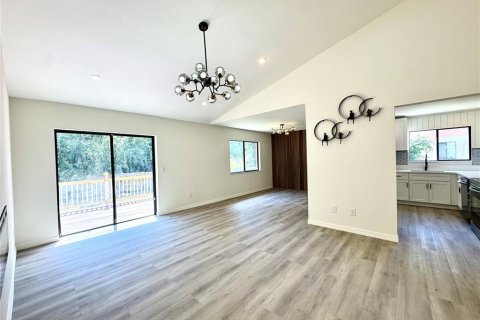 House in Orlando, Florida 3 bedrooms, 119.57 sq.m. № 2152328 - photo 6