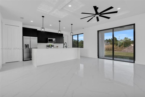 Villa ou maison à vendre à Lehigh Acres, Floride: 3 chambres, 127.74 m2 № 2008171 - photo 17