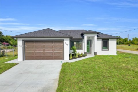 Villa ou maison à vendre à Lehigh Acres, Floride: 3 chambres, 127.74 m2 № 2008171 - photo 2