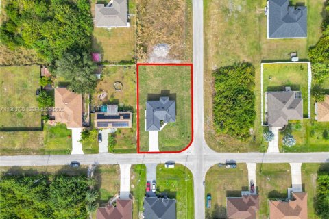 Villa ou maison à vendre à Lehigh Acres, Floride: 3 chambres, 127.74 m2 № 2008171 - photo 13