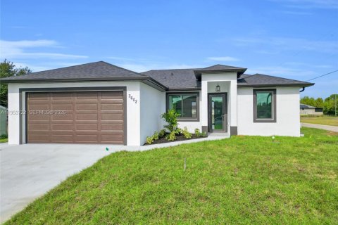 House in Lehigh Acres, Florida 3 bedrooms, 127.74 sq.m. № 2008171