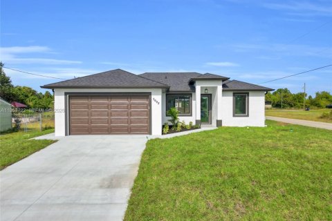 Villa ou maison à vendre à Lehigh Acres, Floride: 3 chambres, 127.74 m2 № 2008171 - photo 5