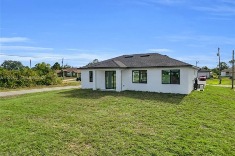 Villa ou maison à vendre à Lehigh Acres, Floride: 3 chambres, 127.74 m2 № 2008171 - photo 8