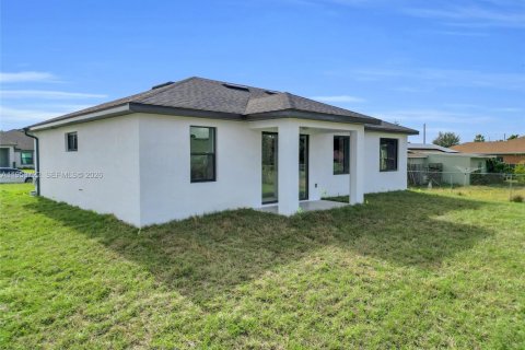 Villa ou maison à vendre à Lehigh Acres, Floride: 3 chambres, 127.74 m2 № 2008171 - photo 10
