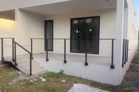 Купить коммерческую недвижимость в Майами, Флорида № 2057570 - фото 4