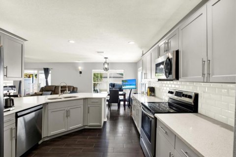 Casa en venta en Riverview, Florida, 3 dormitorios, 168.15 m2 № 2148854 - foto 4