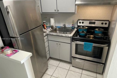 Copropriété à louer à North Bay Village, Floride: 41.25 m2 № 1949075 - photo 4