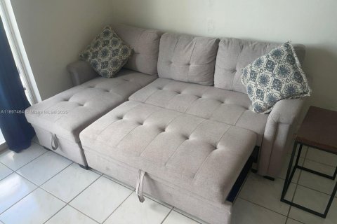 Copropriété à louer à North Bay Village, Floride: 41.25 m2 № 1949075 - photo 6