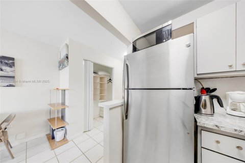 Copropriété à louer à North Bay Village, Floride: 41.25 m2 № 1949075 - photo 18