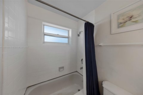 Copropriété à louer à North Bay Village, Floride: 41.25 m2 № 1949075 - photo 15