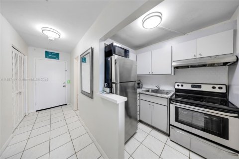 Copropriété à louer à North Bay Village, Floride: 41.25 m2 № 1949075 - photo 16