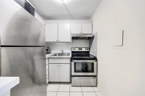 Copropriété à louer à North Bay Village, Floride: 41.25 m2 № 1949075 - photo 17