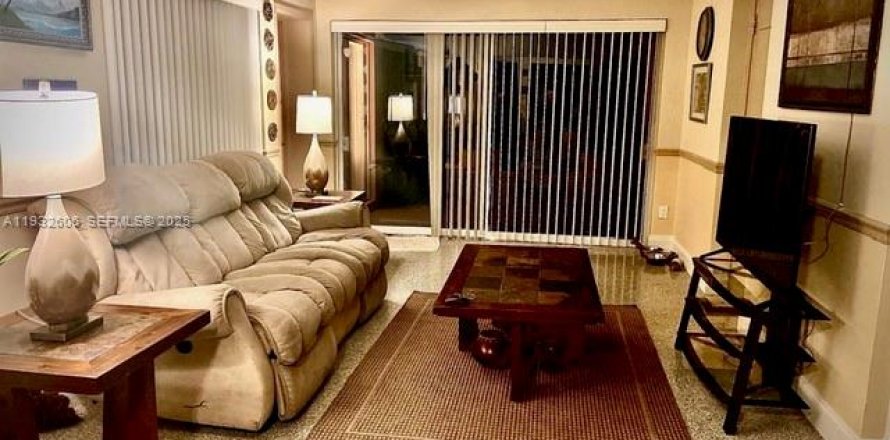 Дом в Санрайз, Флорида 4 спальни, 191.1м2 № 1991501